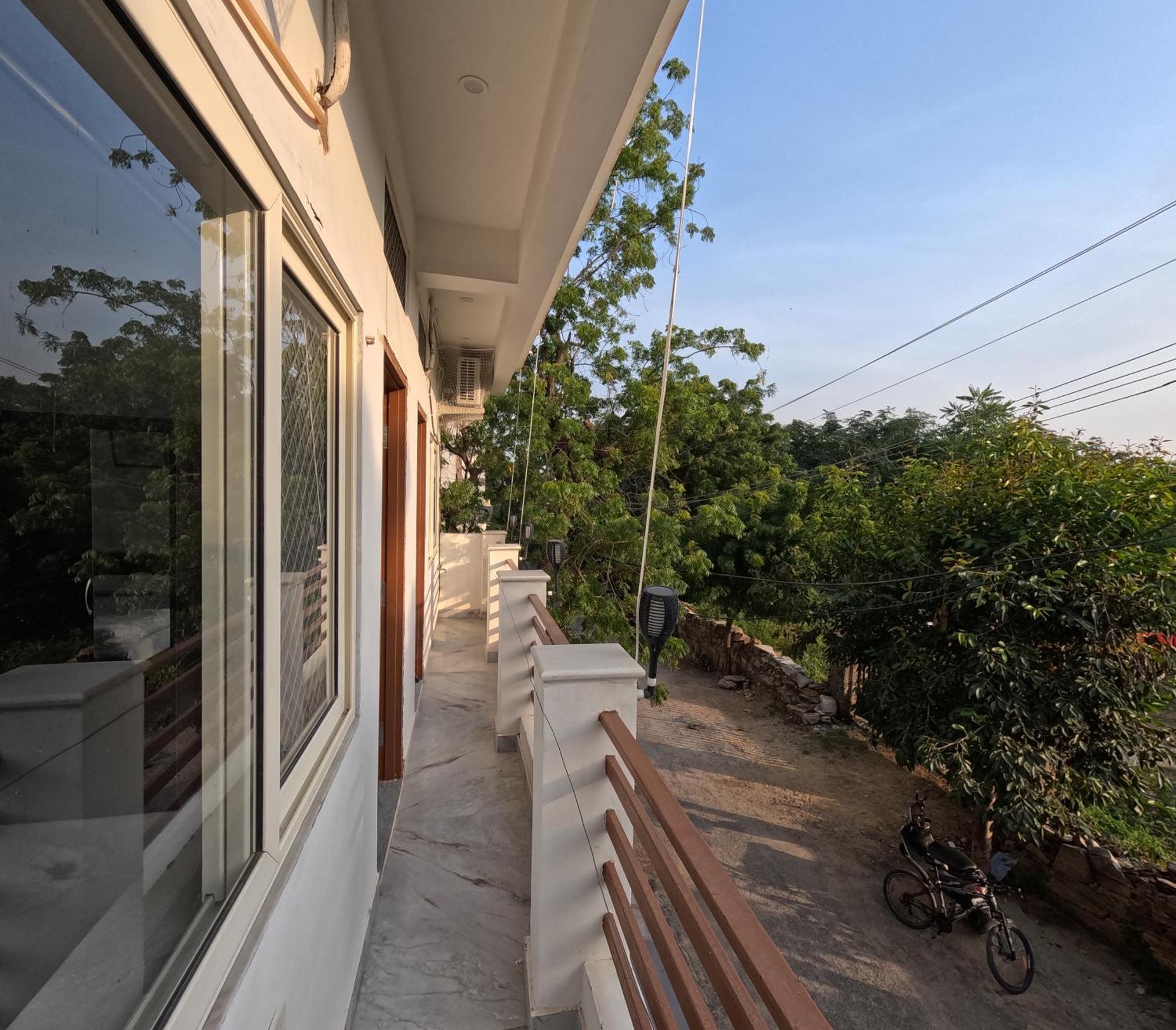 Choudhary White House Udaipur Apartment Luaran gambar