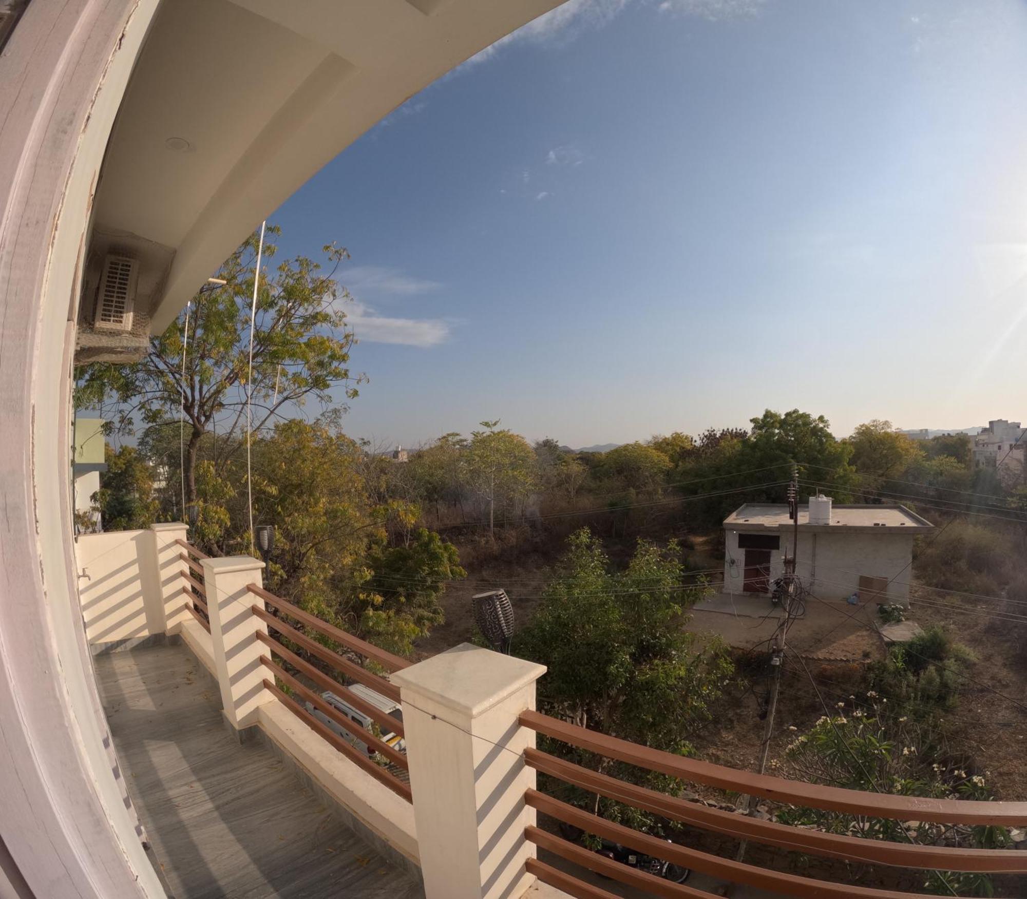 Choudhary White House Udaipur Apartment Luaran gambar